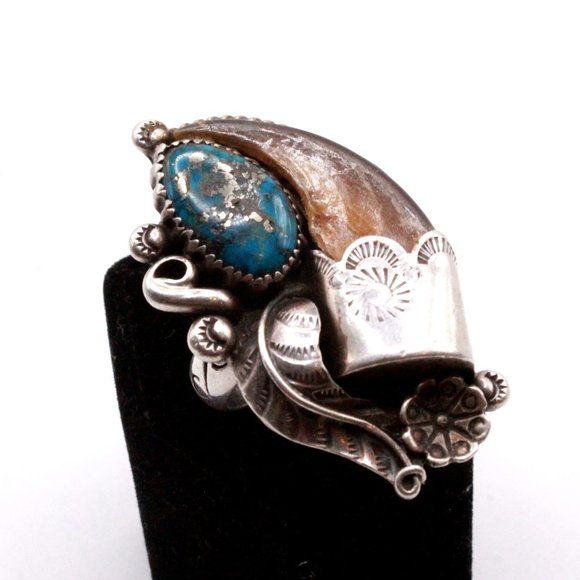 Jewelry - Vintage Sterling Silver Native American Navajo Morenci Turquoise Bear Claw Ring